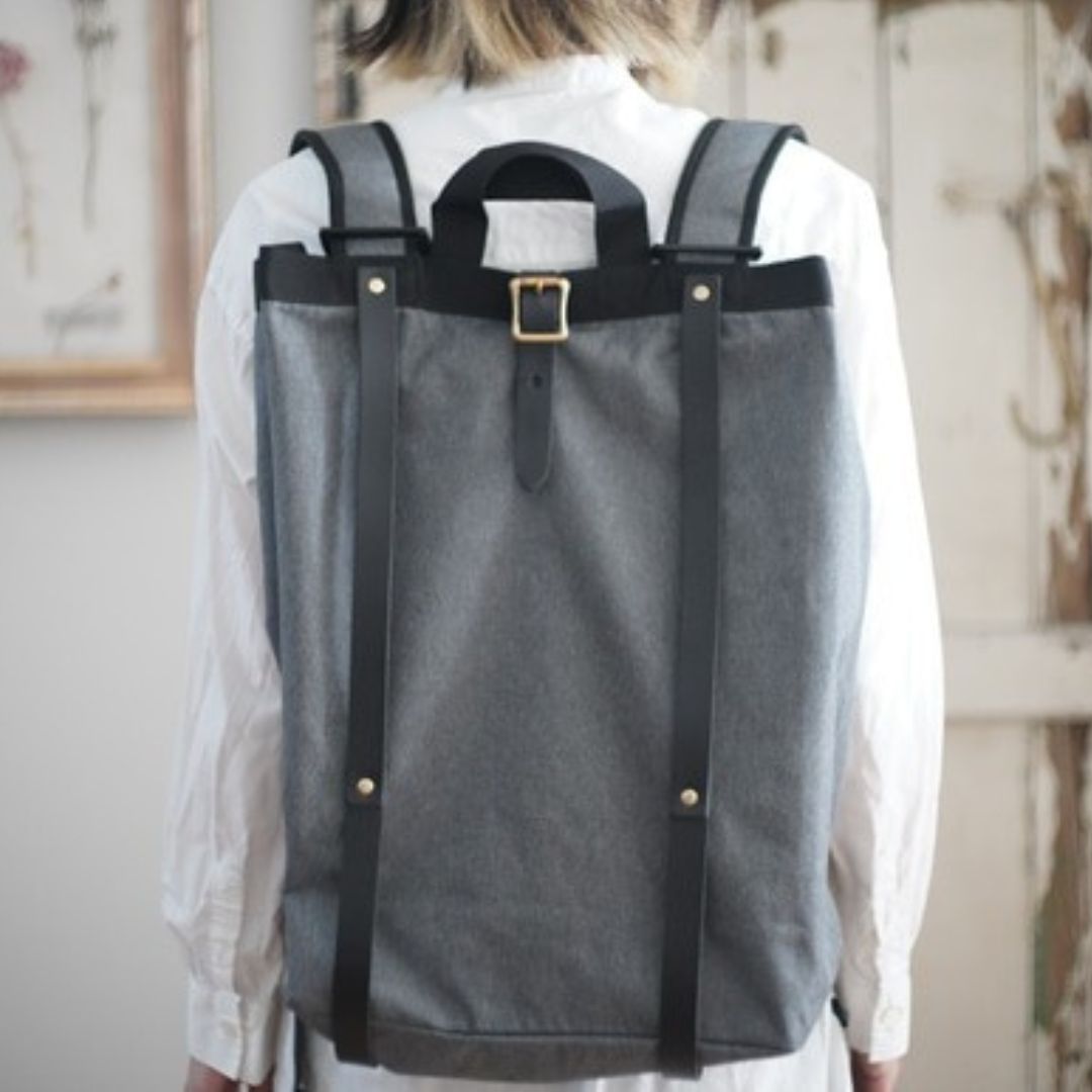 【超軽量】2WAYリュック メランジグレー×黒色レザー ナイロンキャンバス素材 容量16L 400g
