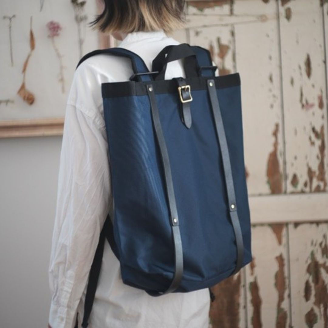 【超軽量】2WAYリュック ネイビー×黒色レザー ナイロンキャンバス素材 容量16L 400g