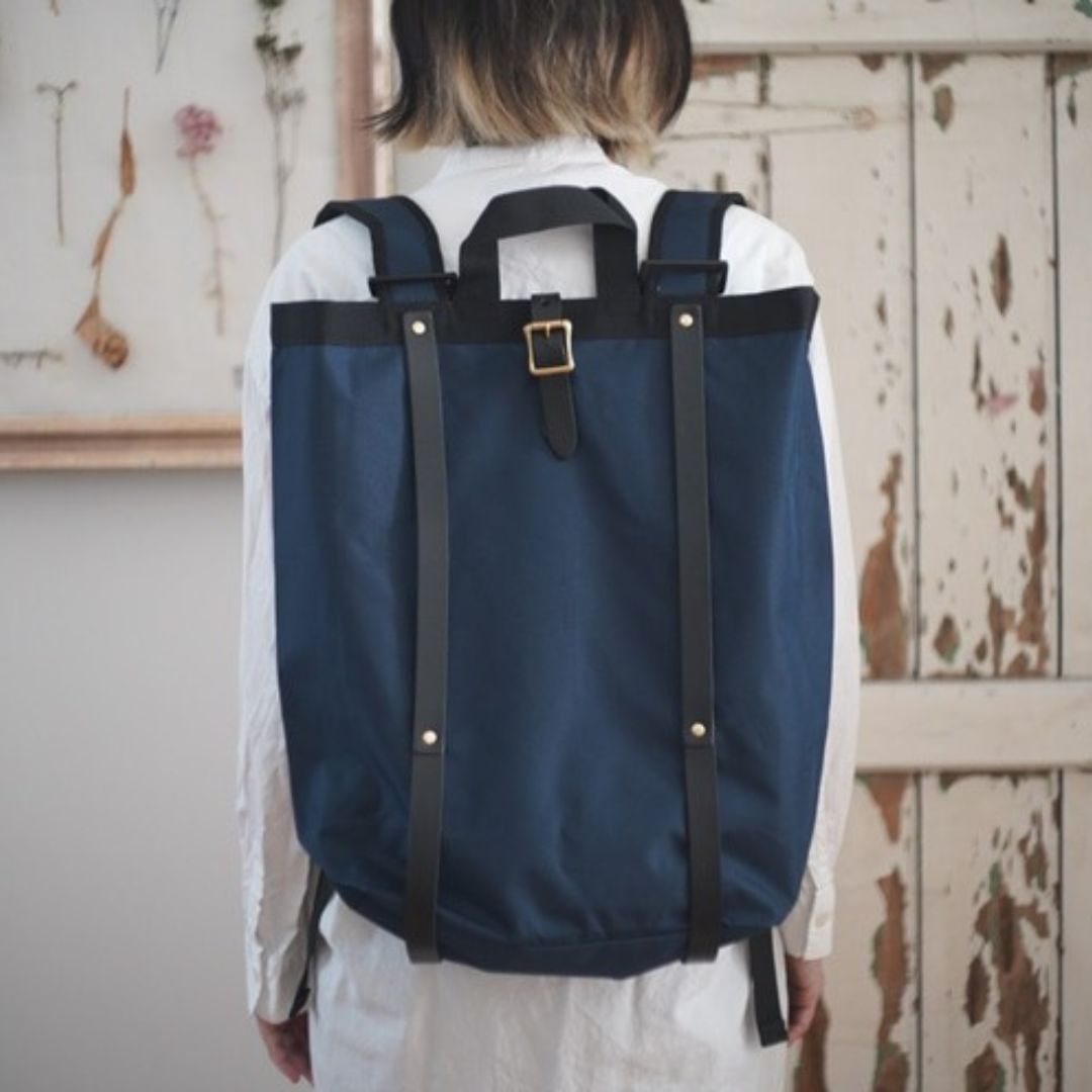 【超軽量】2WAYリュック ネイビー×黒色レザー ナイロンキャンバス素材 容量16L 400g